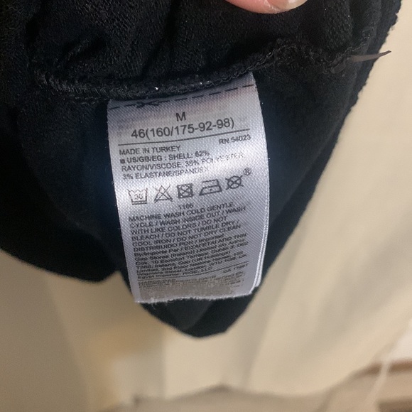 Black maternity tank- Gap - Picture 5 of 6